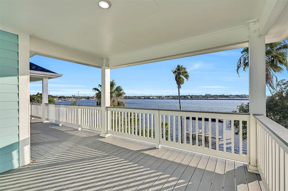 1519 Bayou Shore Drive Galveston, TX 77551