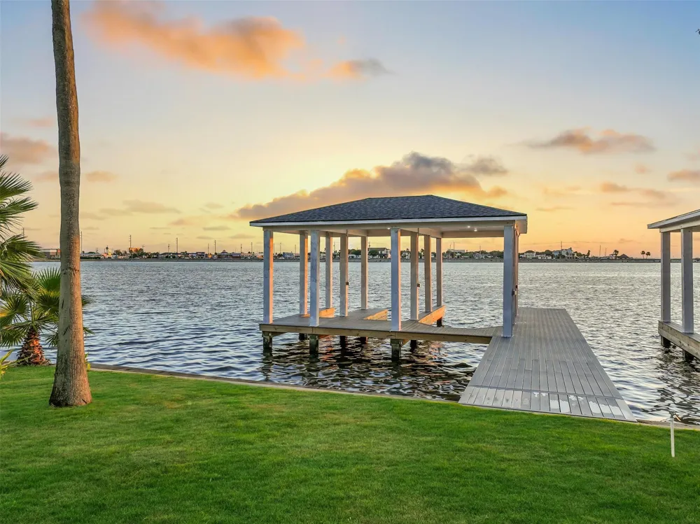 1519 Bayou Shore Drive Galveston, TX 77551