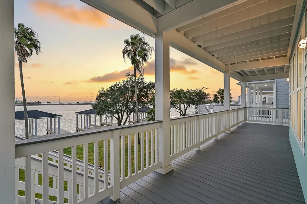 1519 Bayou Shore Drive Galveston, TX 77551