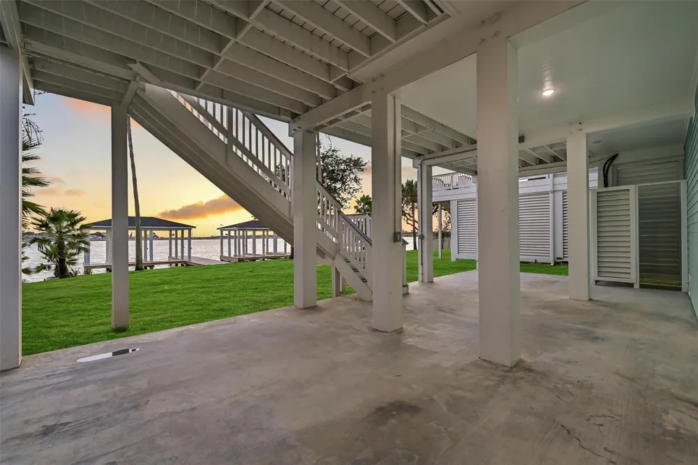 1519 Bayou Shore Drive Galveston, TX 77551
