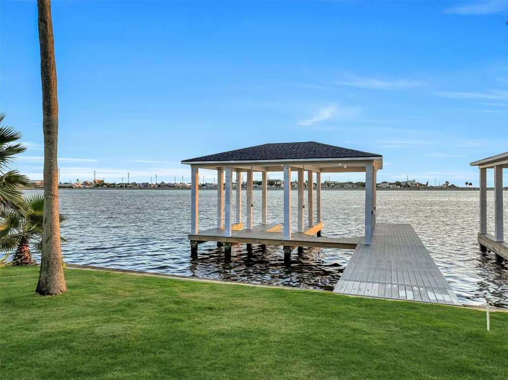 1519 Bayou Shore Drive Galveston, TX 77551