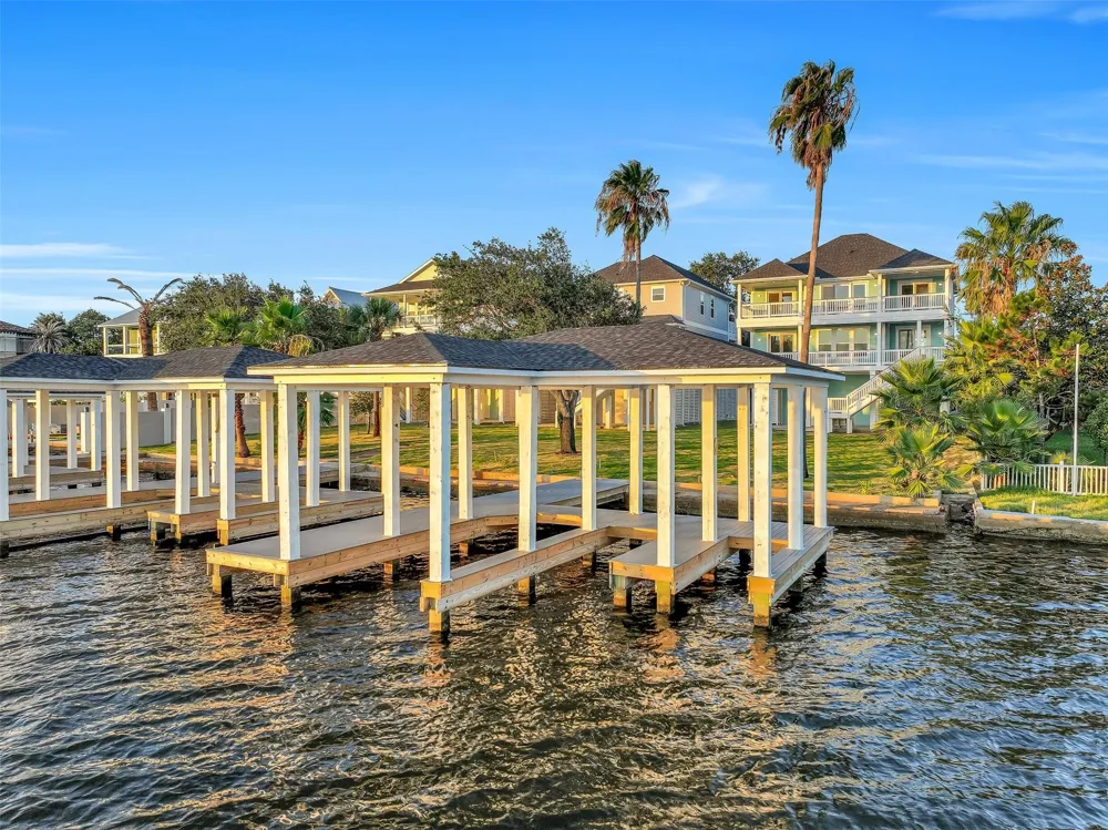1519 Bayou Shore Drive Galveston, TX 77551