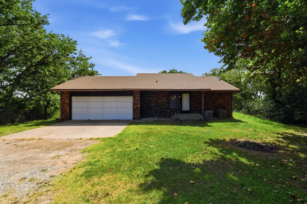 6160 Acacia Road Okmulgee, OK 74447