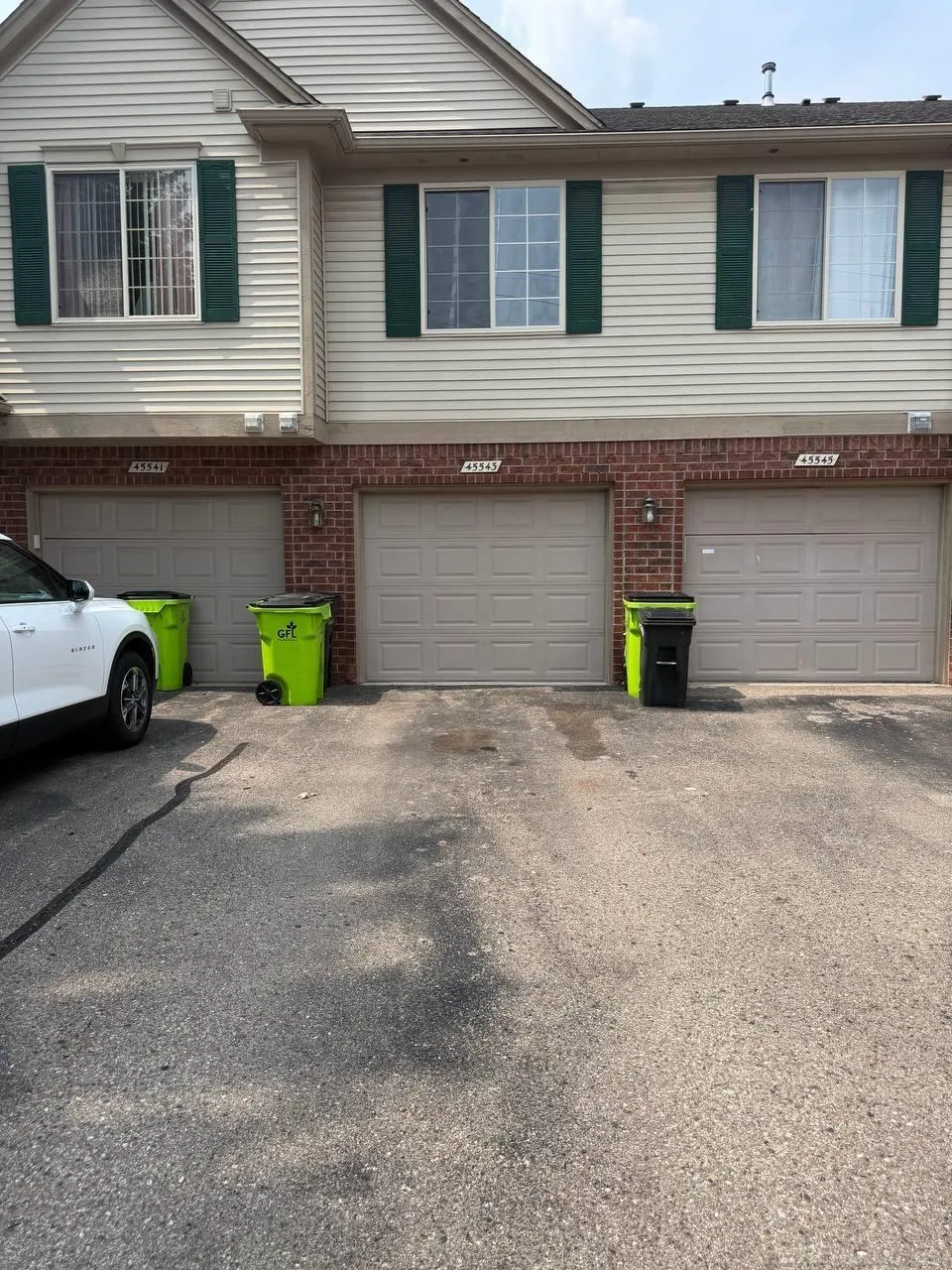 45543 Hidden view Court Utica City, MI 48315