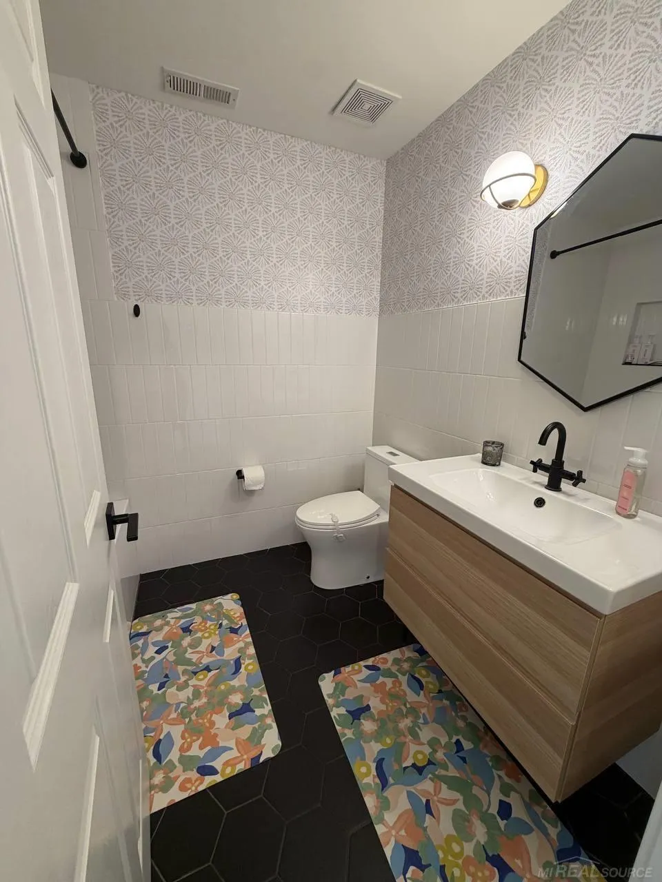 45543 Hidden view Court Utica City, MI 48315