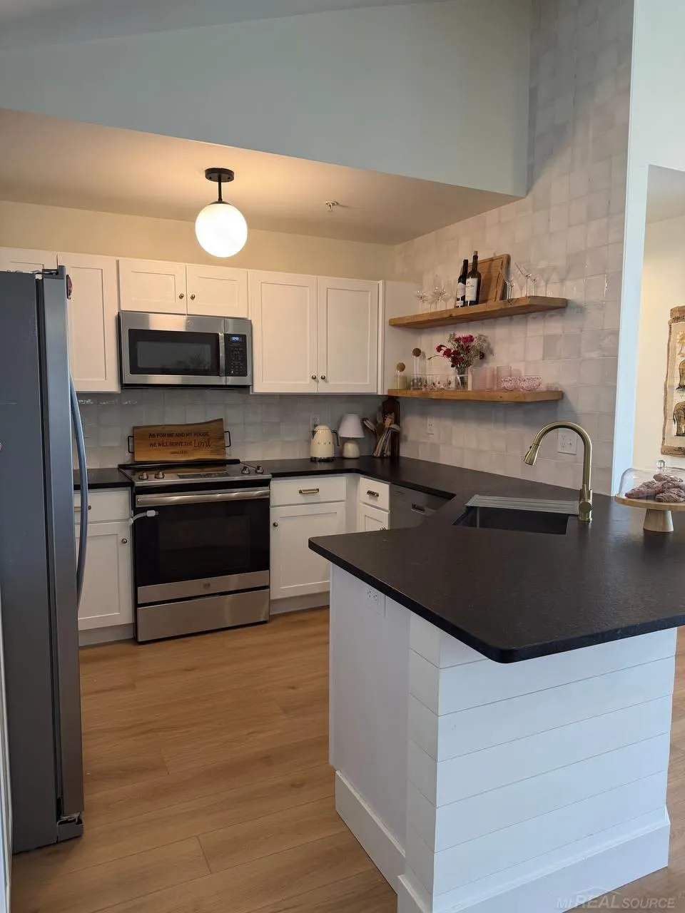 45543 Hidden view Court Utica City, MI 48315
