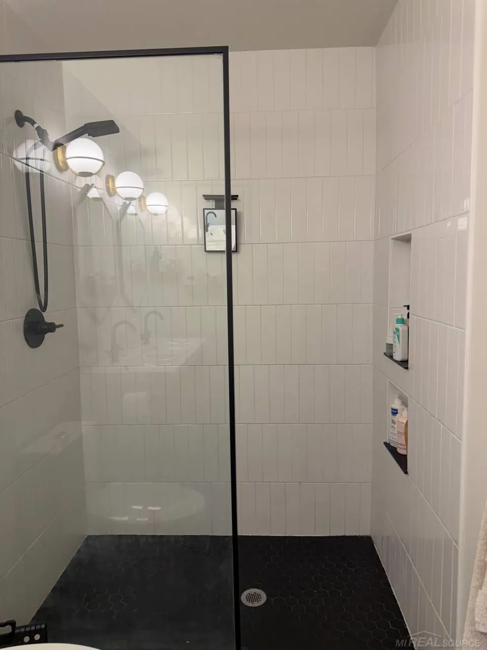 45543 Hidden view Court Utica City, MI 48315