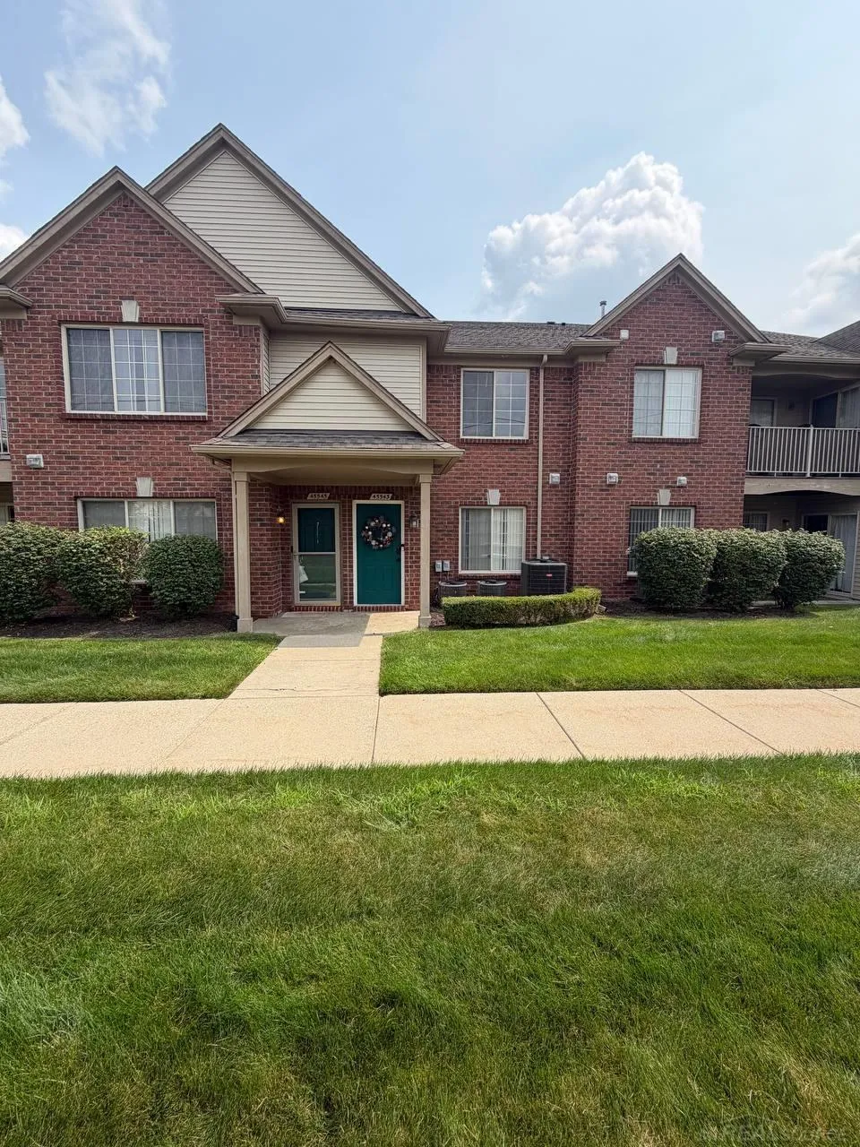 45543 Hidden view Court Utica City, MI 48315