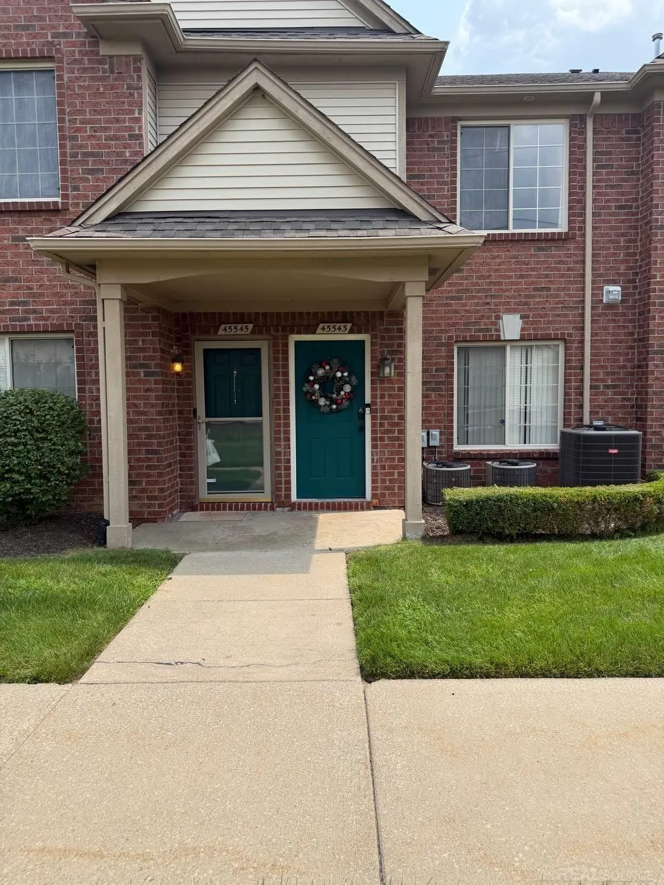 45543 Hidden view Court Utica City, MI 48315