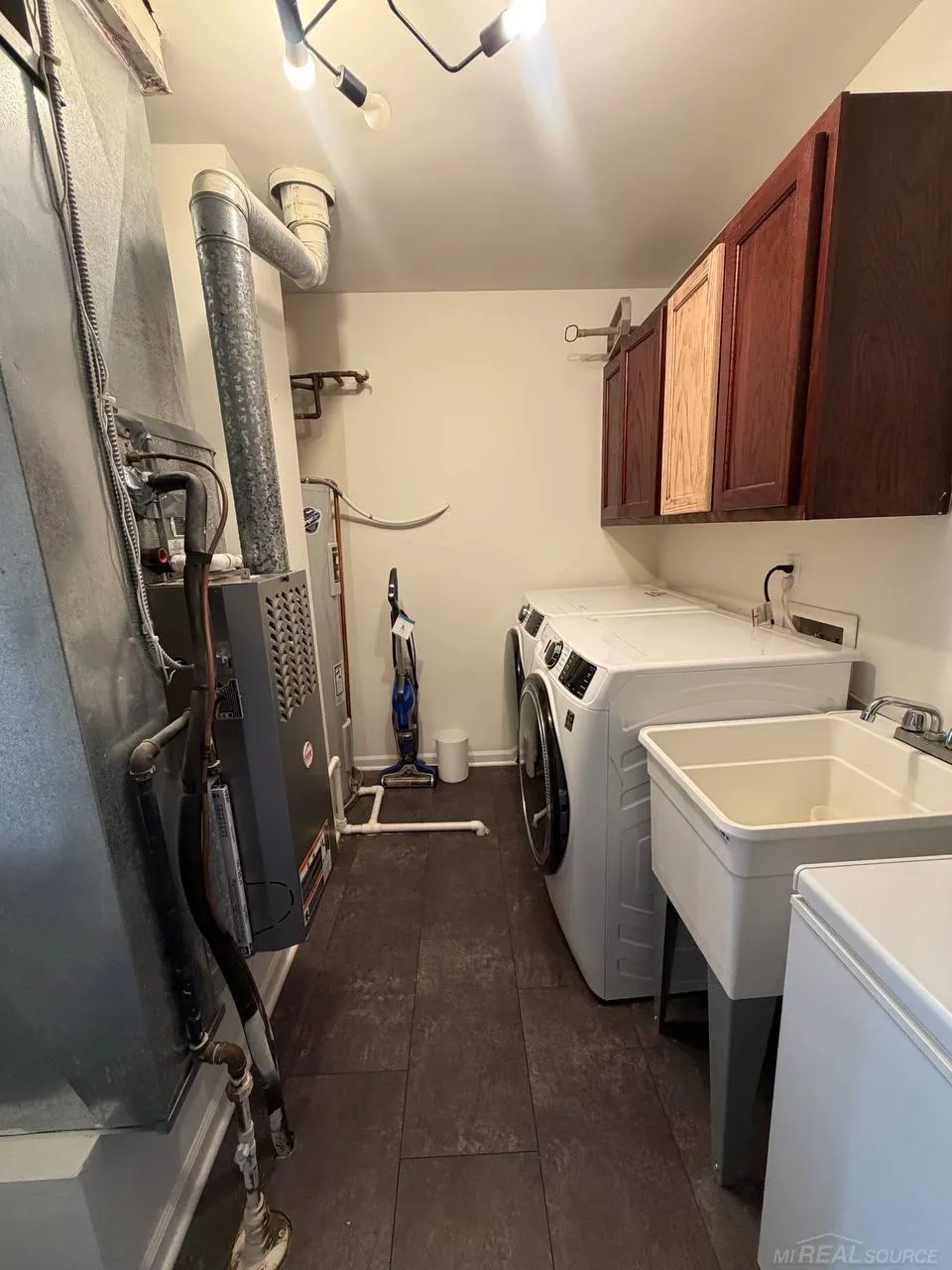 45543 Hidden view Court Utica City, MI 48315