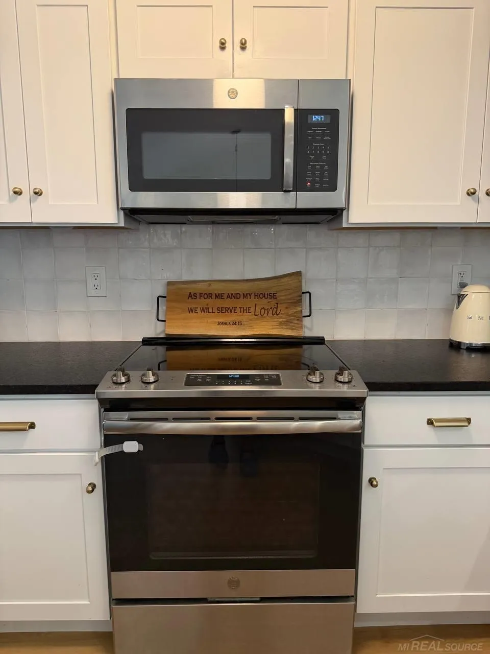 45543 Hidden view Court Utica City, MI 48315