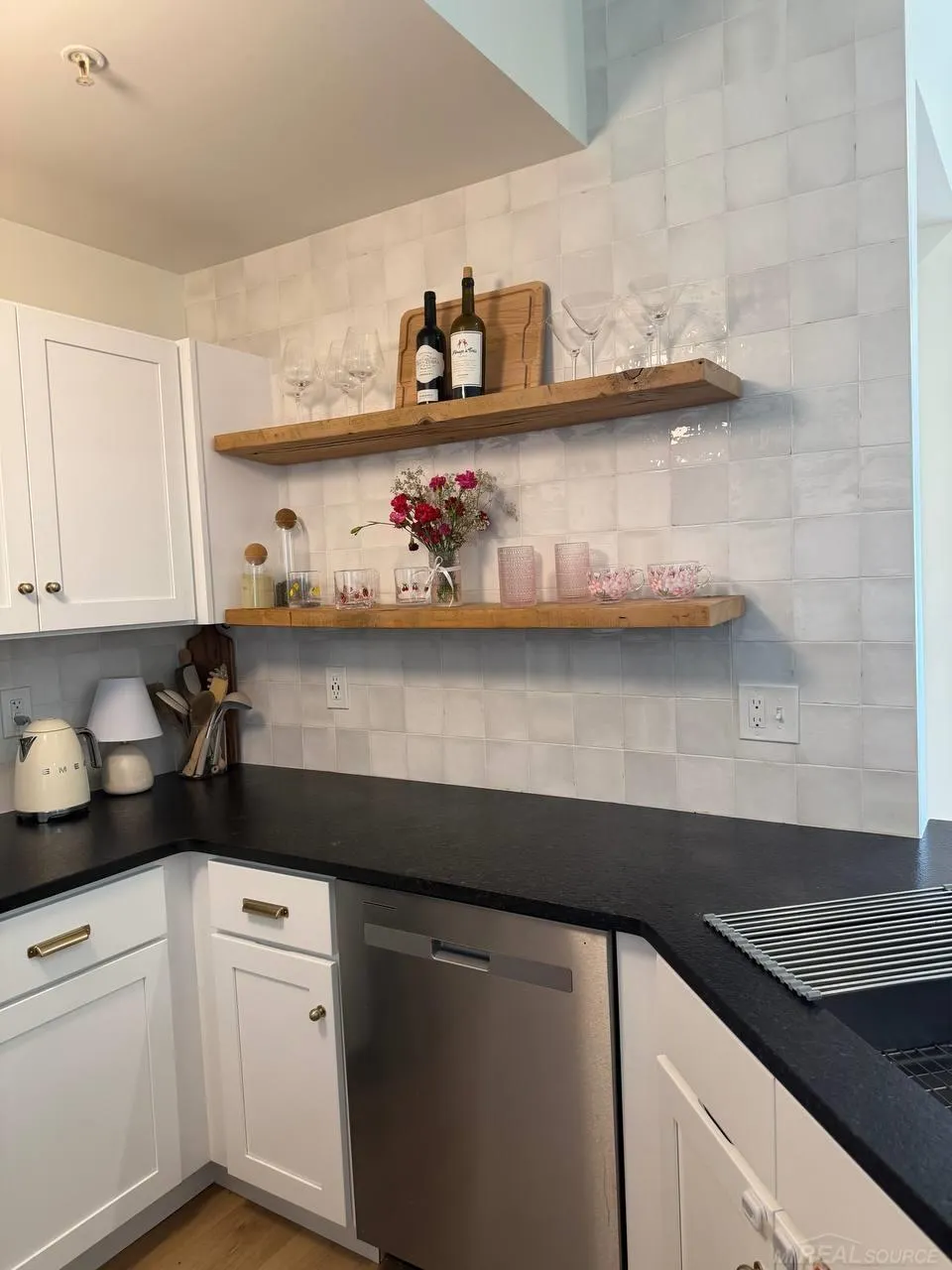 45543 Hidden view Court Utica City, MI 48315