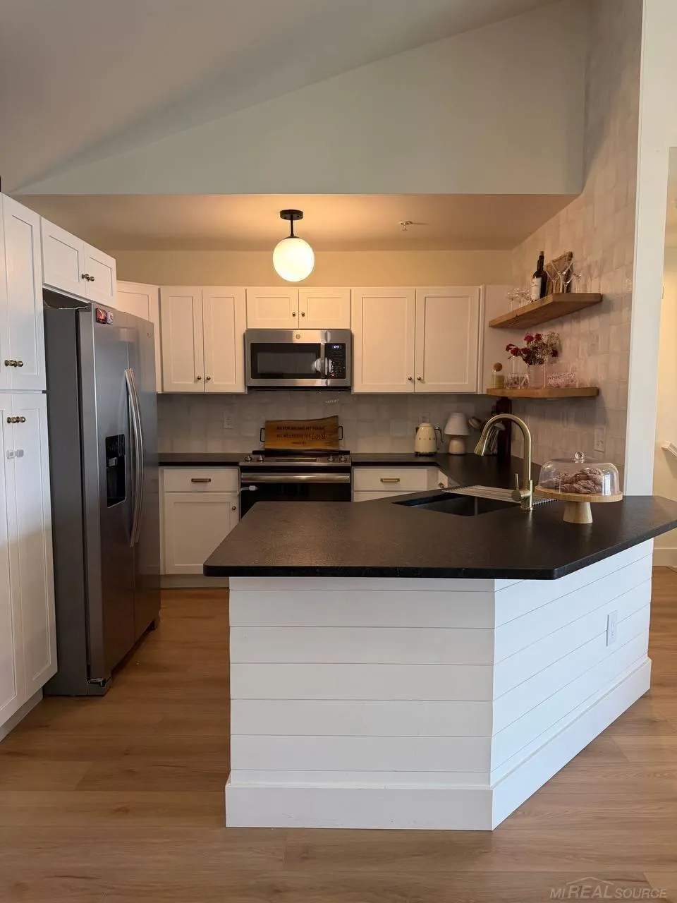 45543 Hidden view Court Utica City, MI 48315