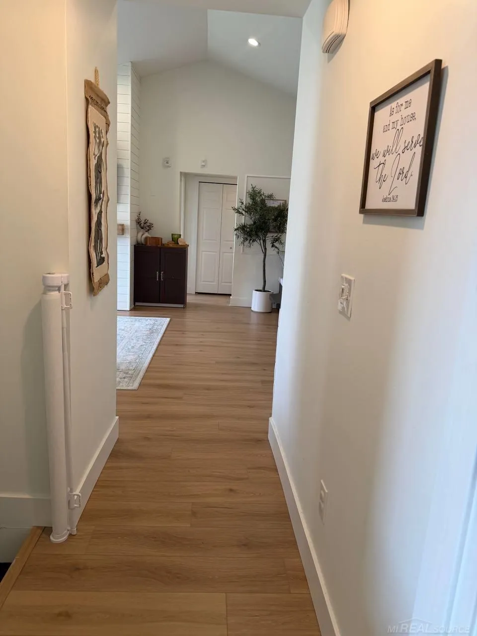 45543 Hidden view Court Utica City, MI 48315