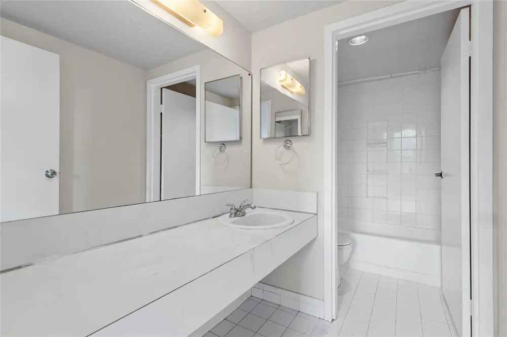 8429 Forest Hills Drive #304 Coral Springs, FL 33065