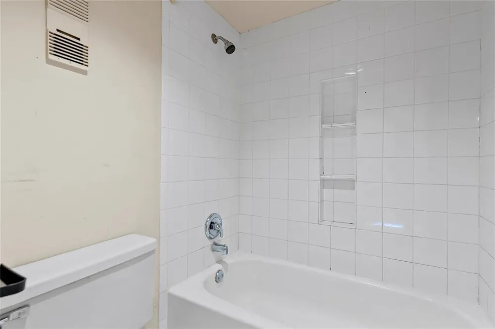 8429 Forest Hills Drive #304 Coral Springs, FL 33065