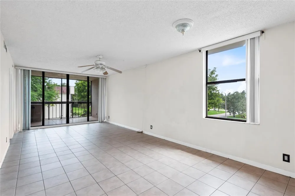 8429 Forest Hills Drive #304 Coral Springs, FL 33065