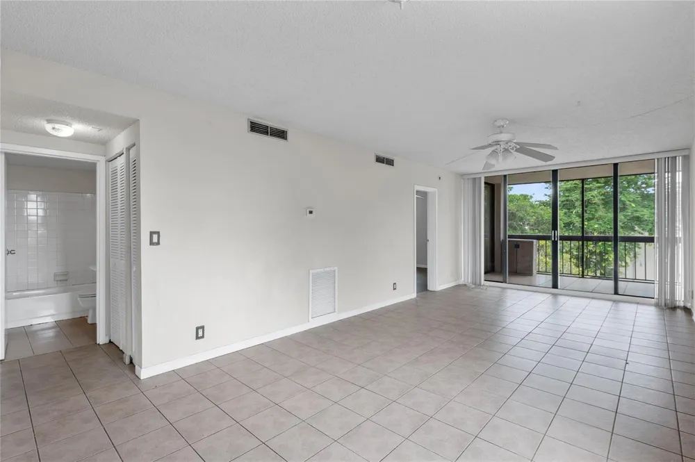 8429 Forest Hills Drive #304 Coral Springs, FL 33065