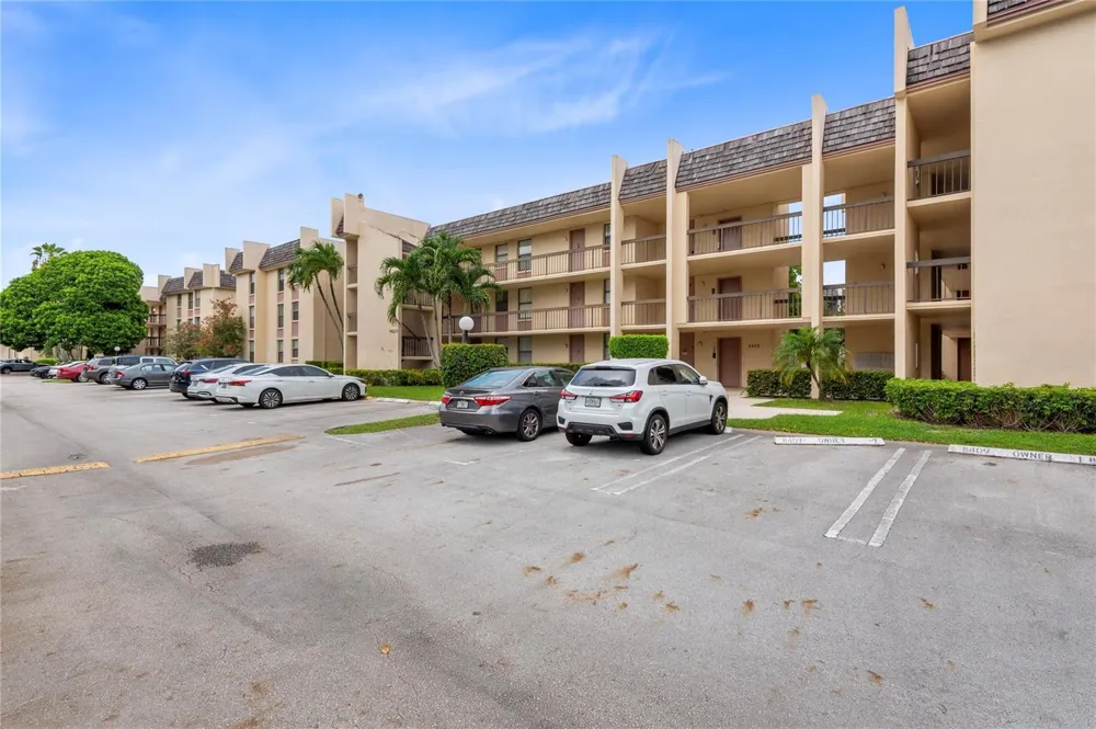 8429 Forest Hills Drive #304 Coral Springs, FL 33065