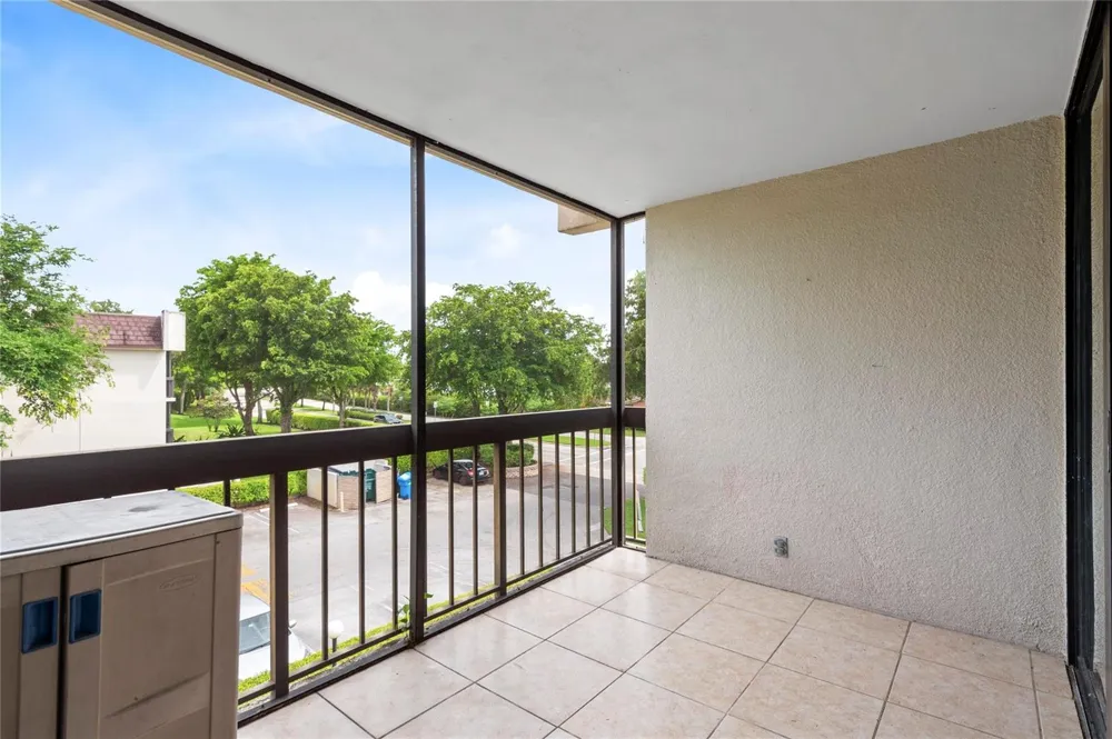8429 Forest Hills Drive #304 Coral Springs, FL 33065