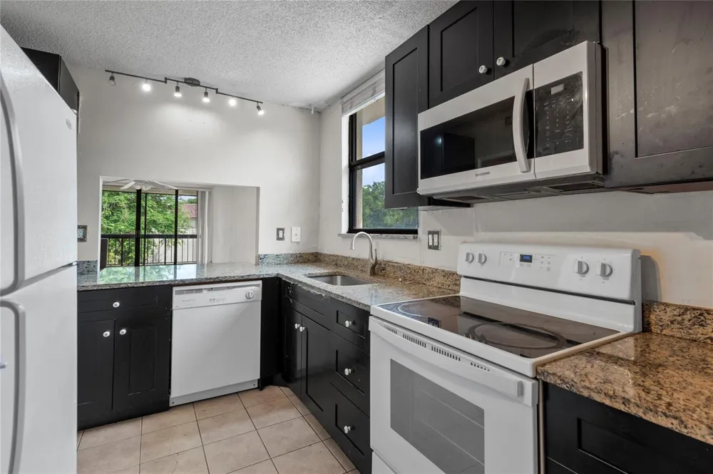 8429 Forest Hills Drive #304 Coral Springs, FL 33065