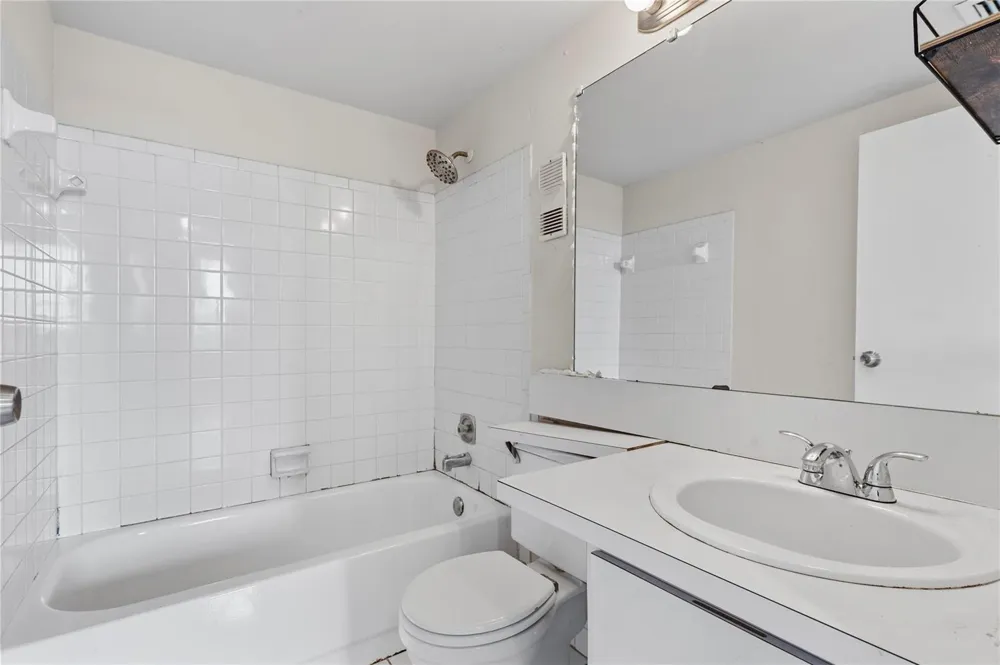 8429 Forest Hills Drive #304 Coral Springs, FL 33065