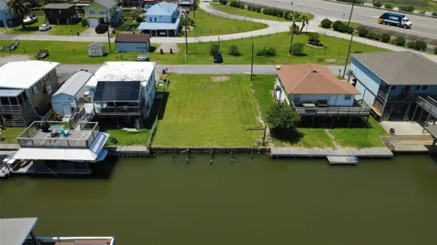 28 Lakeside Drive