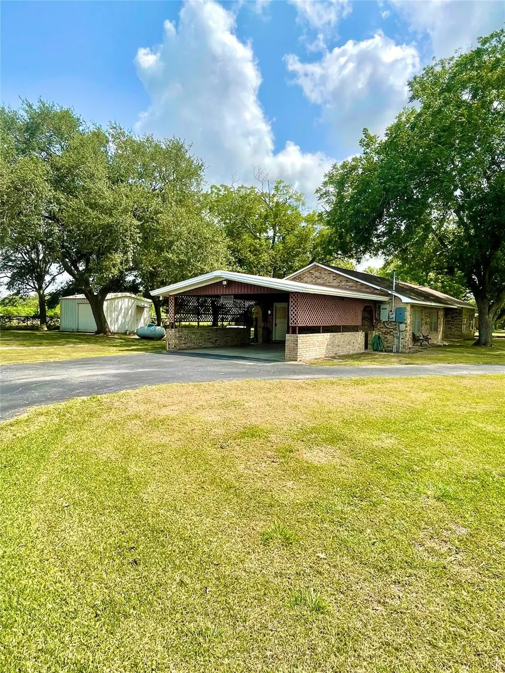1840 Loop 522 Ganado, TX 77962