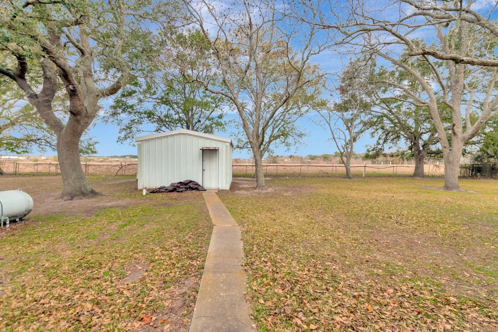 1840 Loop 522 Ganado, TX 77962