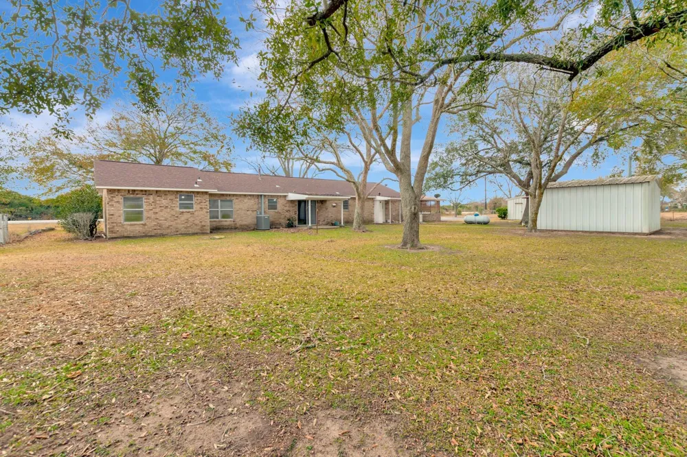 1840 Loop 522 Ganado, TX 77962