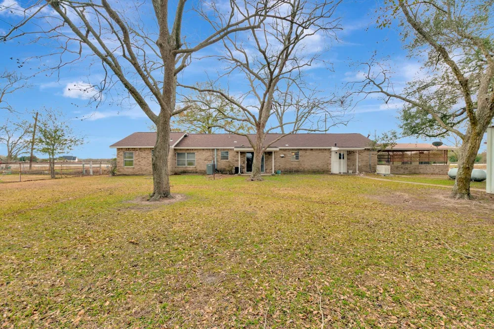 1840 Loop 522 Ganado, TX 77962