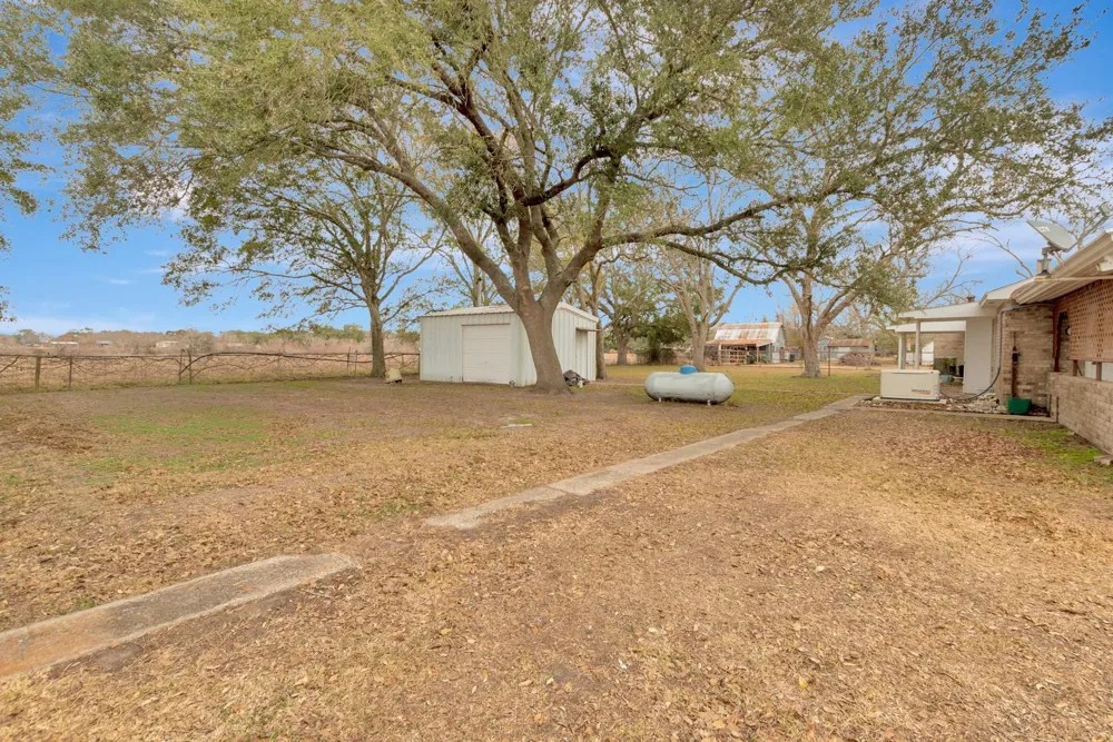1840 Loop 522 Ganado, TX 77962