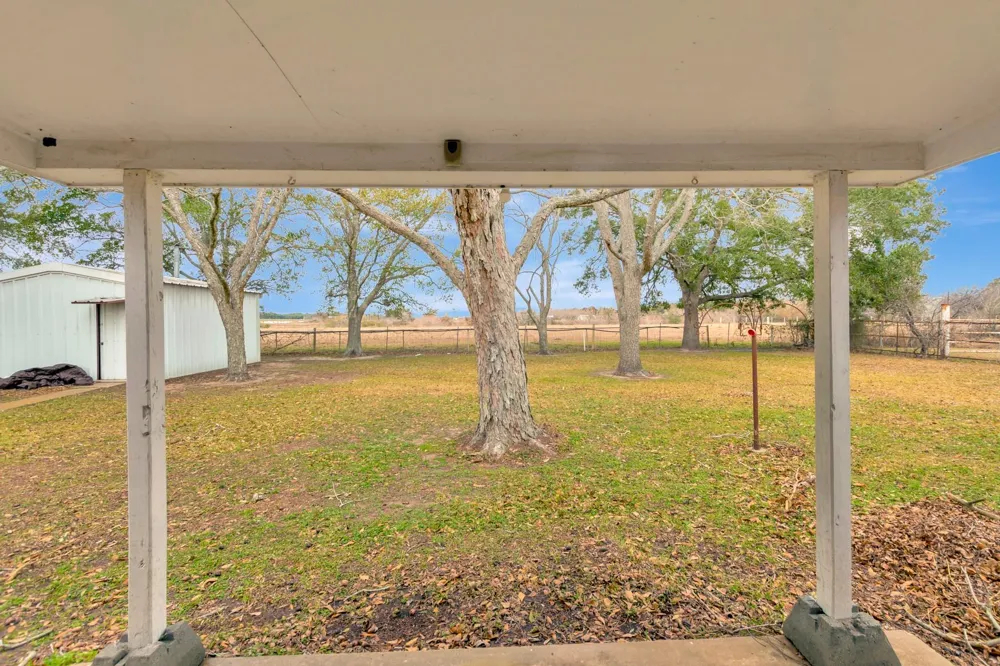 1840 Loop 522 Ganado, TX 77962