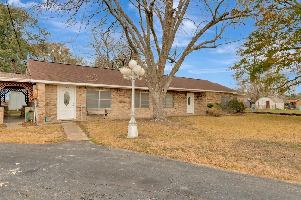 1840 Loop 522 Ganado, TX 77962
