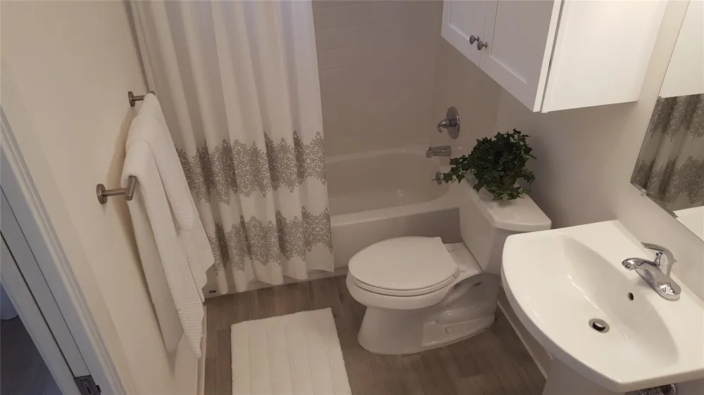 105 Marrakech Court Bellaire, TX 77401