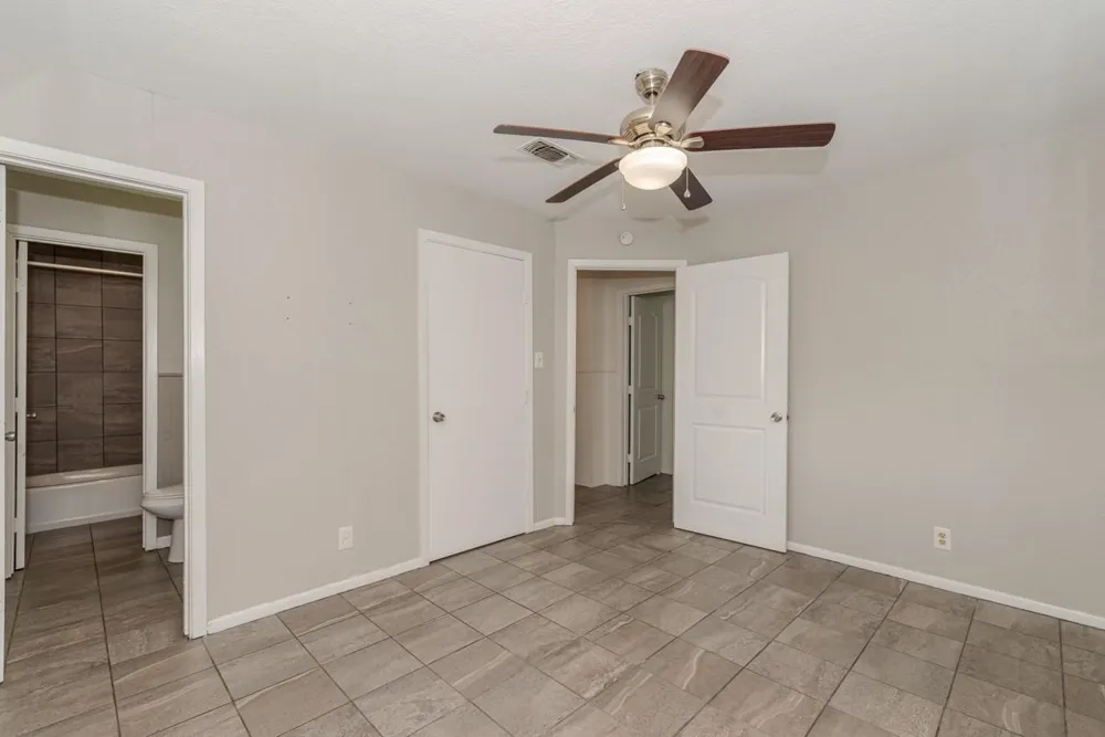135 W Barkley Street Sour Lake, TX 77659
