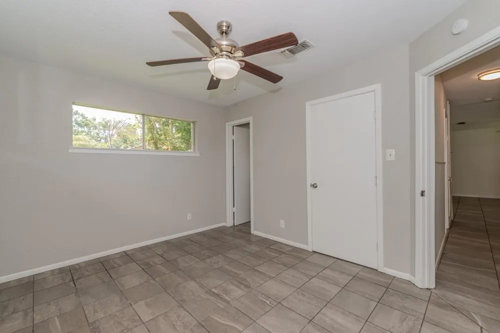 135 W Barkley Street Sour Lake, TX 77659