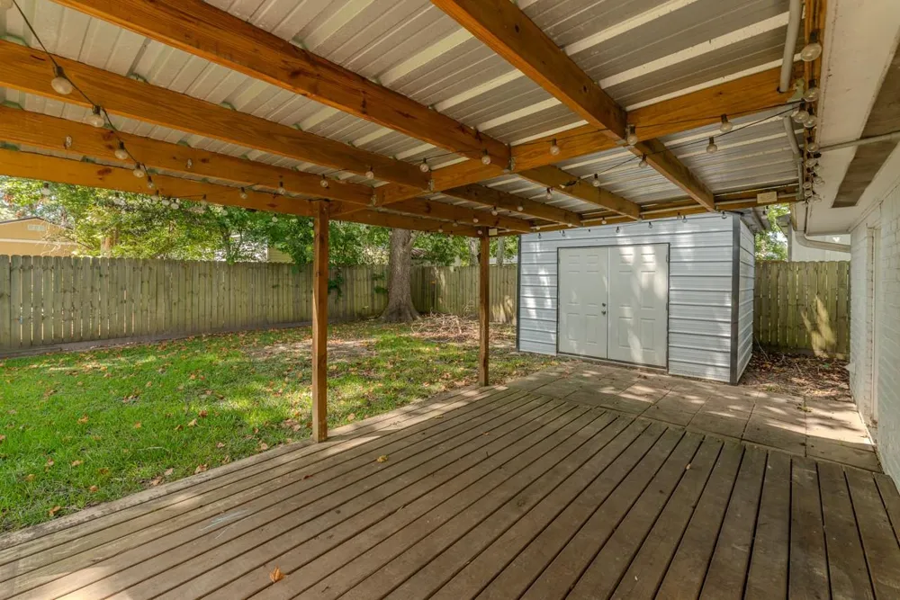 135 W Barkley Street Sour Lake, TX 77659