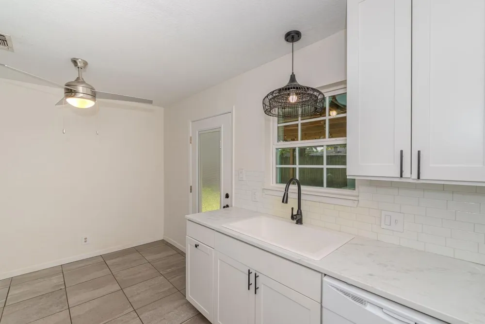 135 W Barkley Street Sour Lake, TX 77659