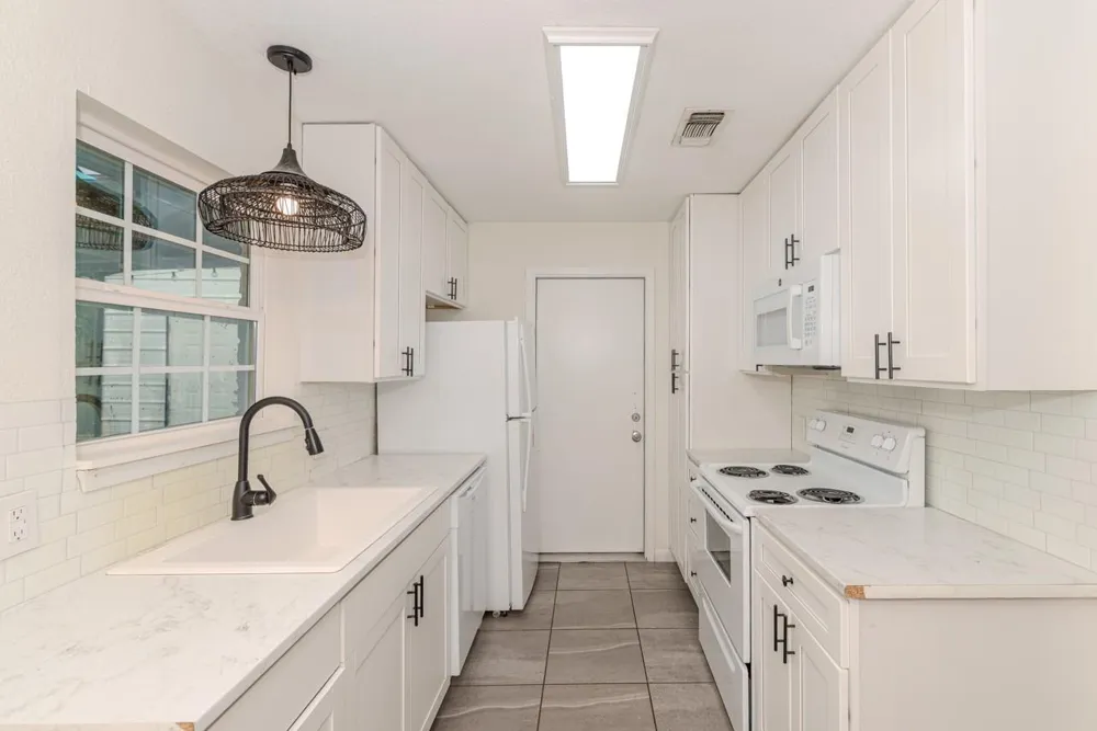 135 W Barkley Street Sour Lake, TX 77659