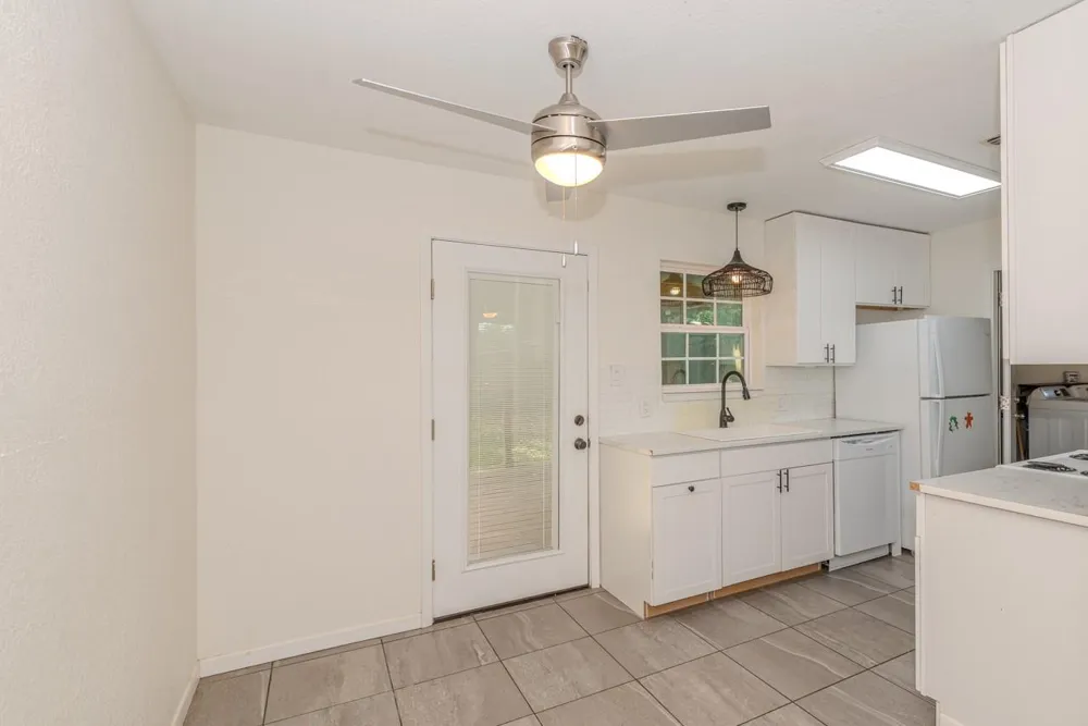 135 W Barkley Street Sour Lake, TX 77659
