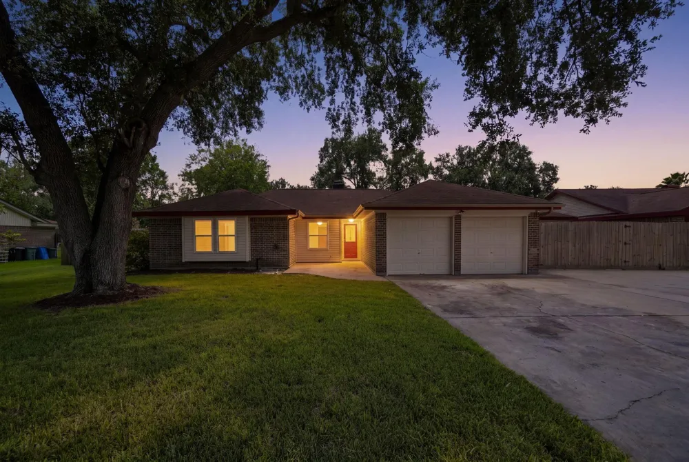 13317 Rene Circle Santa Fe, TX 77510
