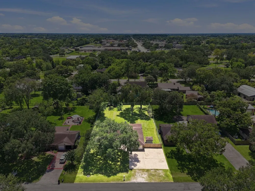 13317 Rene Circle Santa Fe, TX 77510