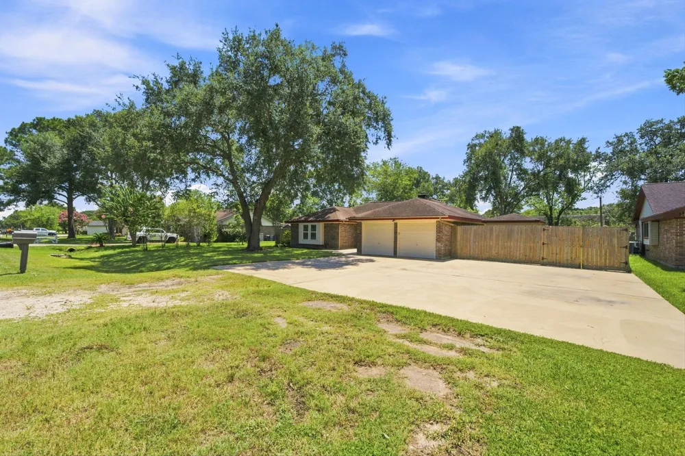 13317 Rene Circle Santa Fe, TX 77510