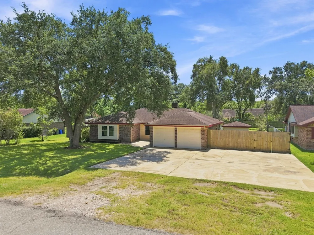 13317 Rene Circle Santa Fe, TX 77510