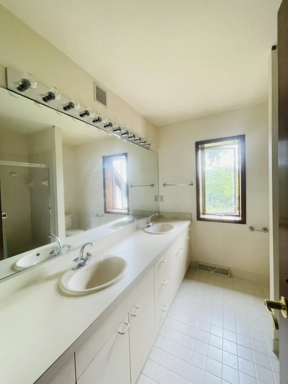 4635 S Jackson Road Jackson, MI 49201