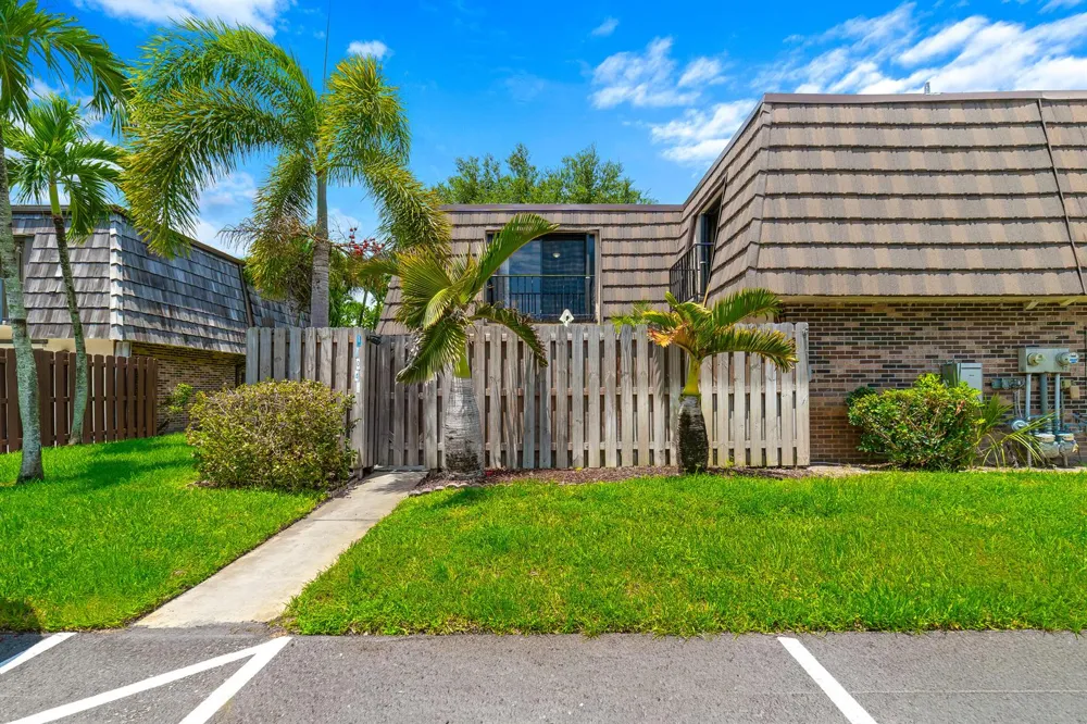 1704 FOREST LAKES CIRCLE #A West Palm Beach, FL 33406