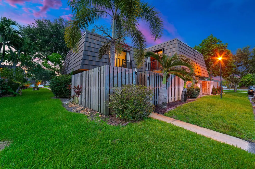 1704 FOREST LAKES CIRCLE #A West Palm Beach, FL 33406