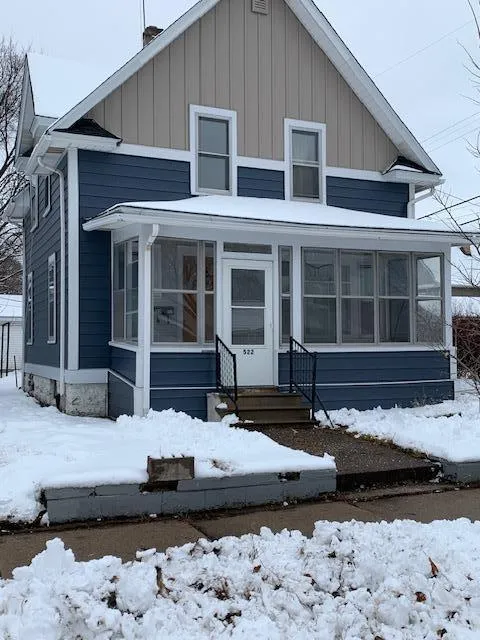 522 View Street