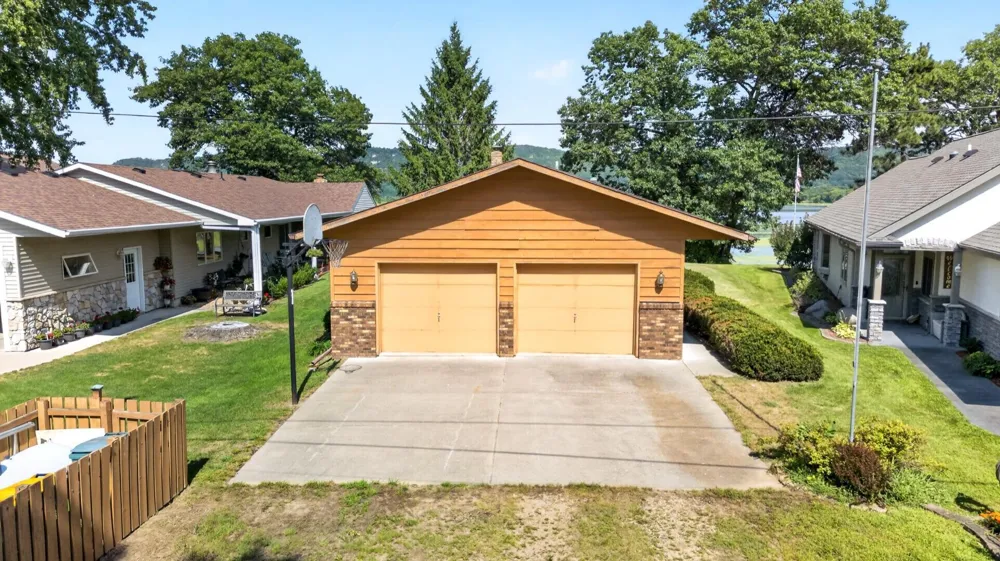 65054 140th Avenue Wabasha, MN 55981